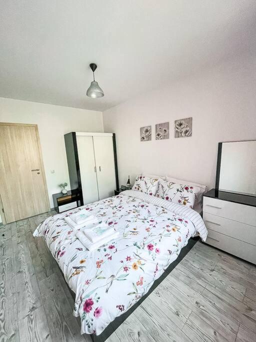 Modern & Bright 1Bd Apartment Near Main Square Φιλιππούπολη Εξωτερικό φωτογραφία